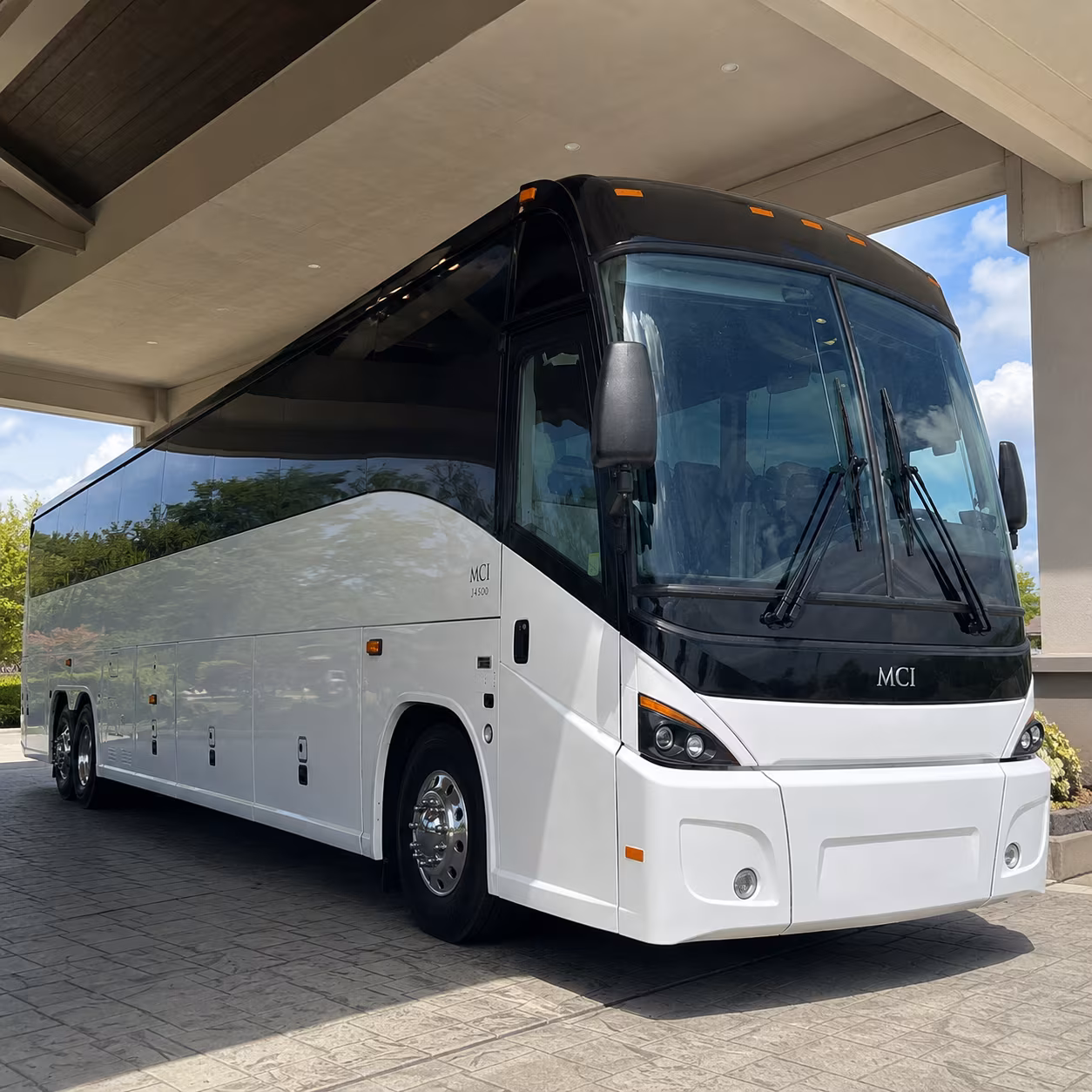 shuttle personnel between st petersburg and macdill air force base with ease